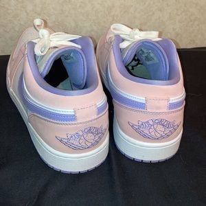 Jordan 1 low arctic punch